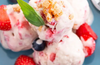 Dessert glacé à la fraise et F1 Vanille